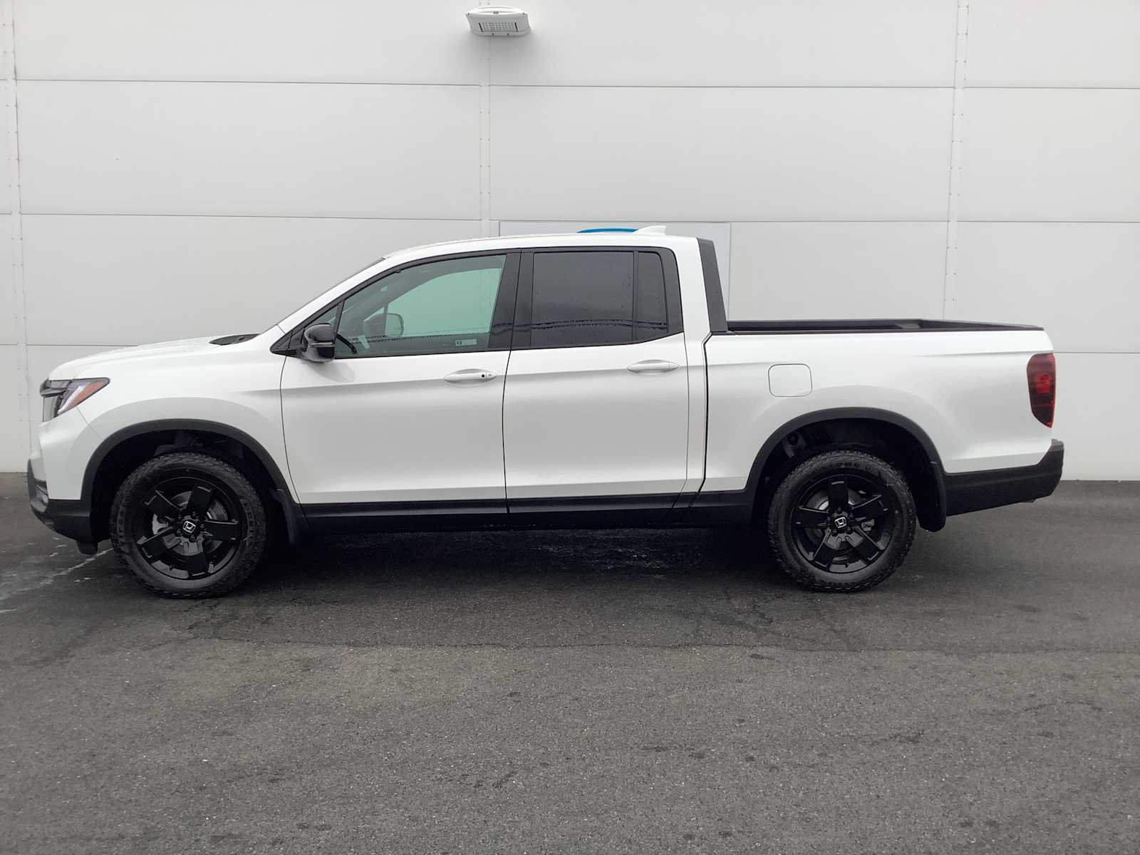New 2026 Honda Ridgeline Black Edition image 2