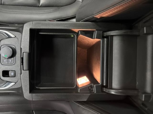 Used 2023 Chevrolet Traverse RS image 25