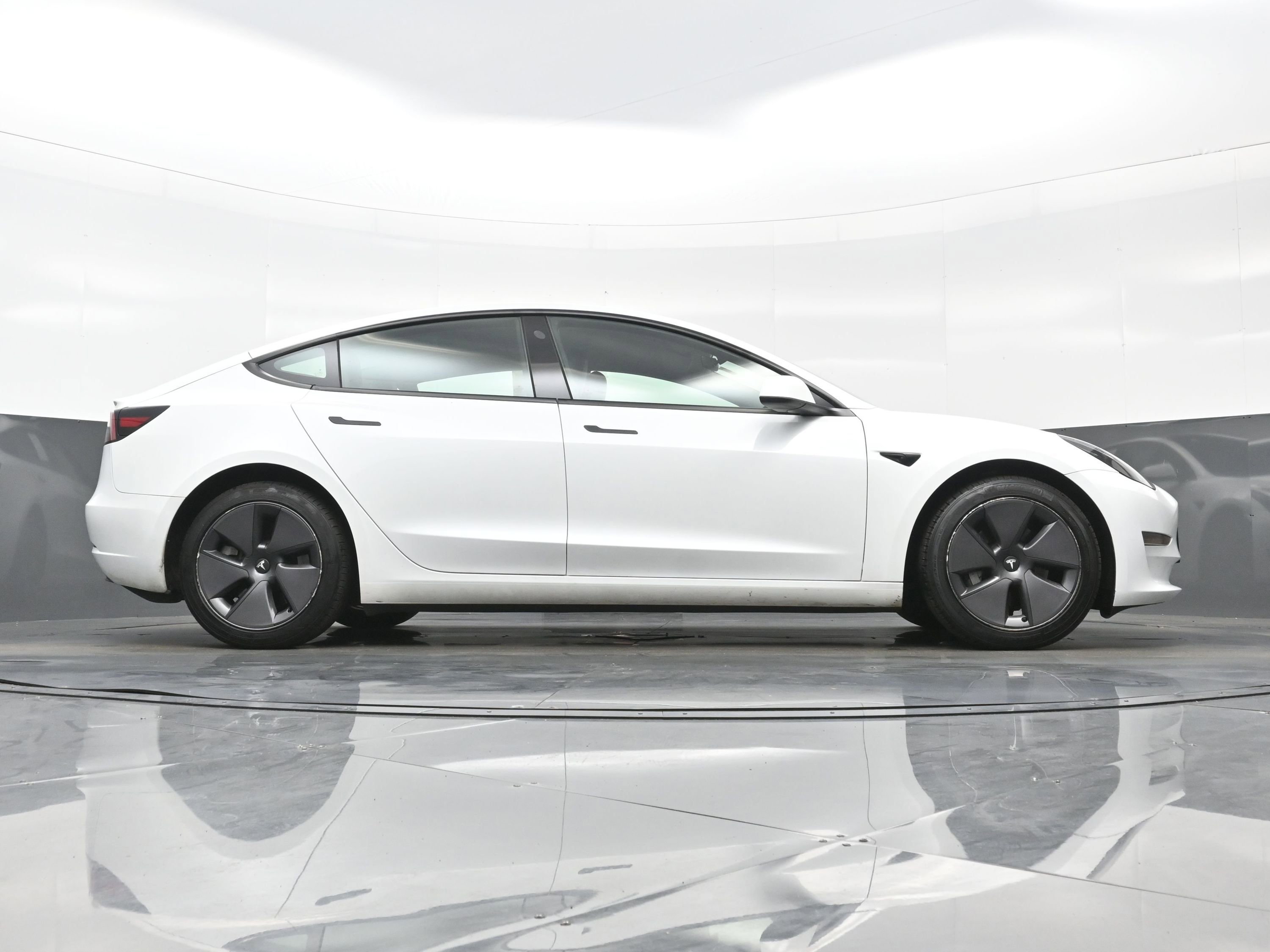 Used 2023 Tesla Model 3 Standard Range image 29