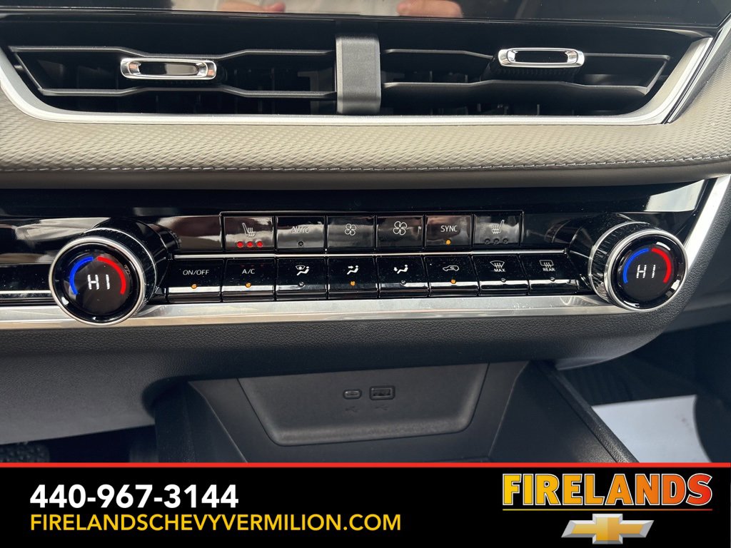 New 2026 Chevrolet Equinox LT w/ Convenience Package II image 2