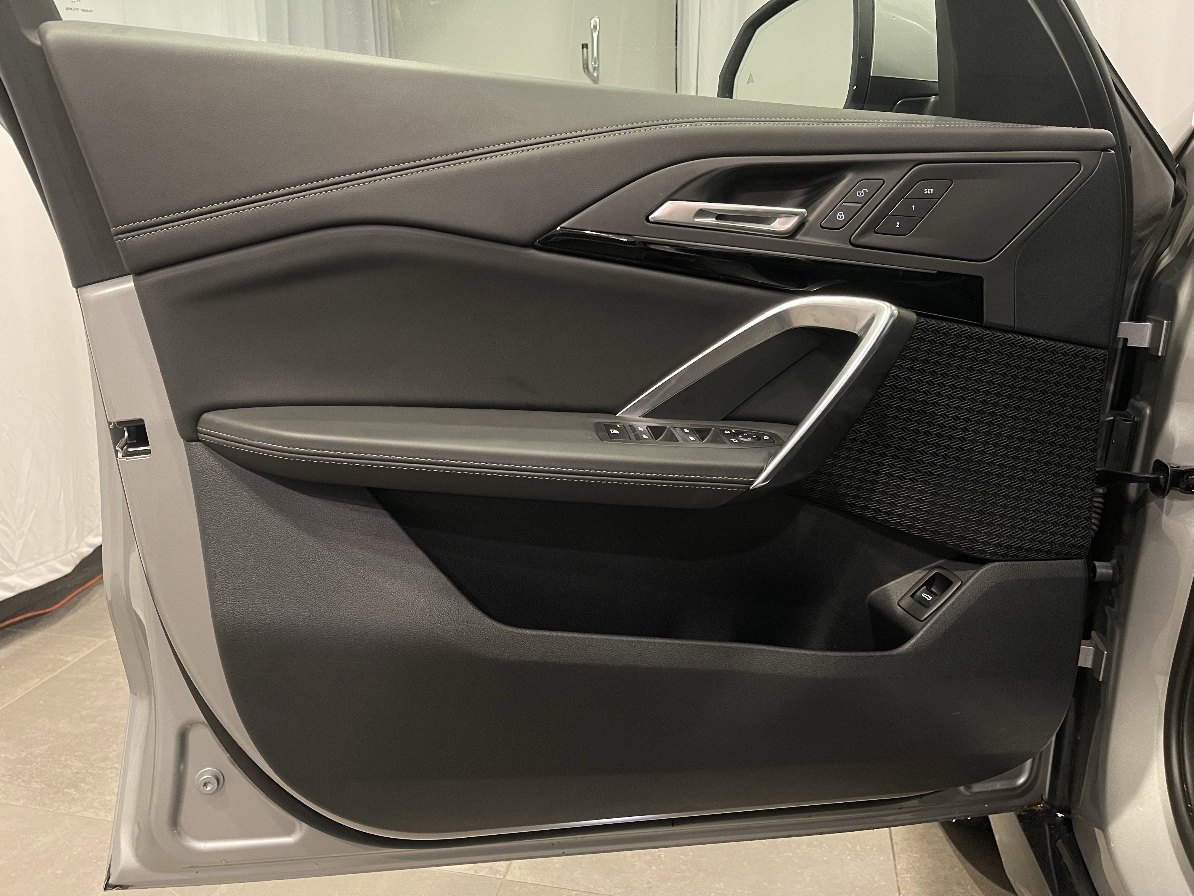 Used 2025 BMW X1 xDrive28i w/ Convenience Package image 12