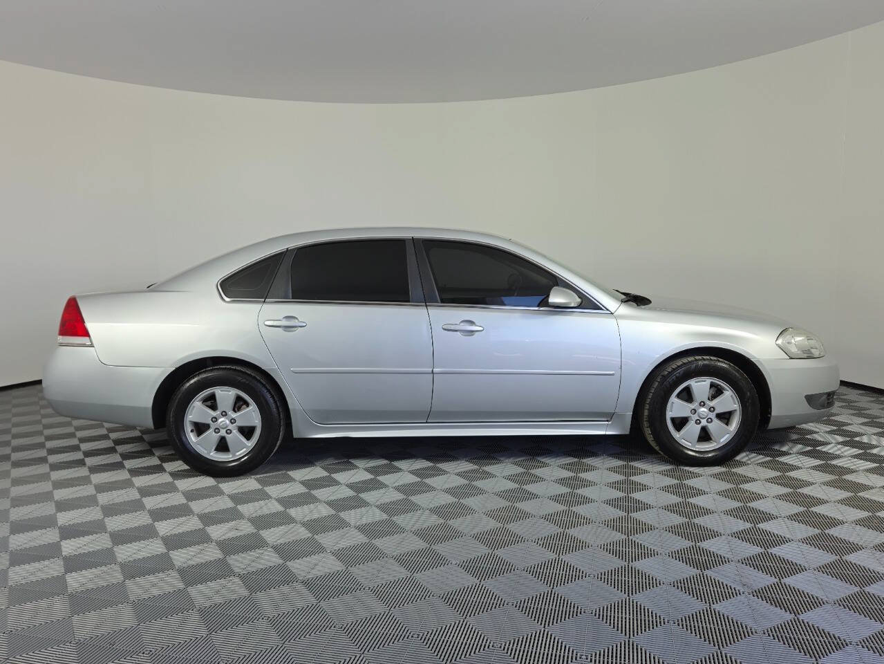 Used 2011 Chevrolet Impala LT FWD image 8