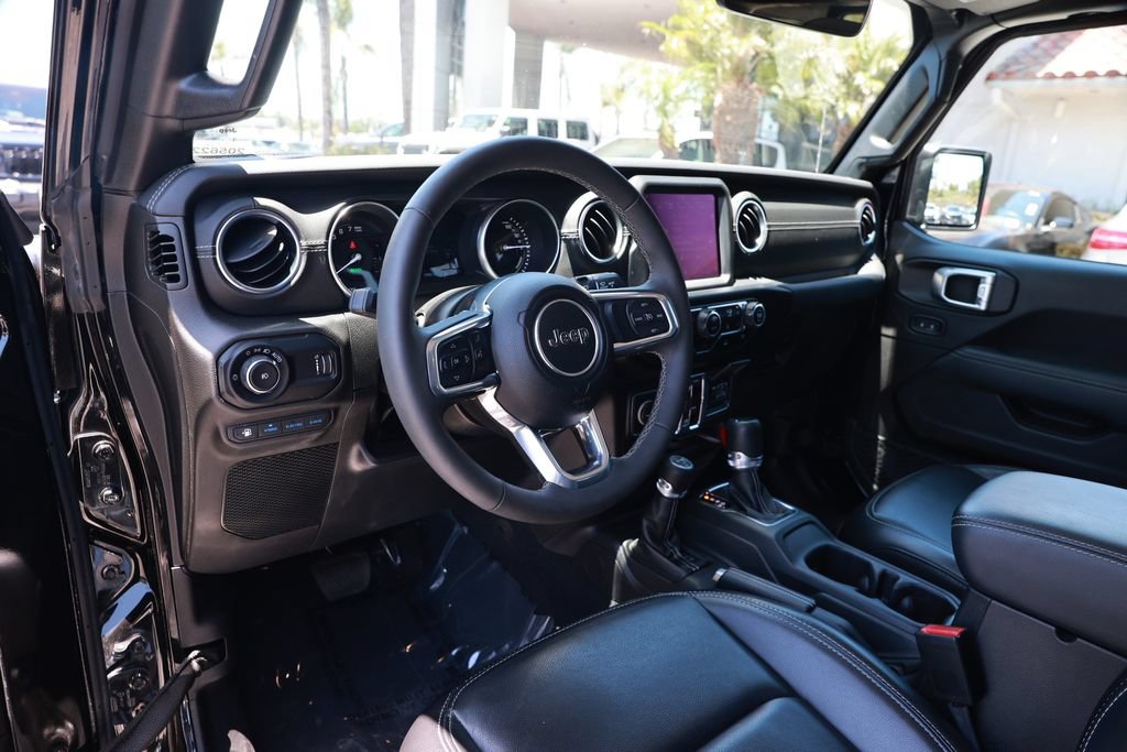 Used 2023 Jeep Wrangler Unlimited Sahara w/ Cold Weather Group AWD/4WD image 19