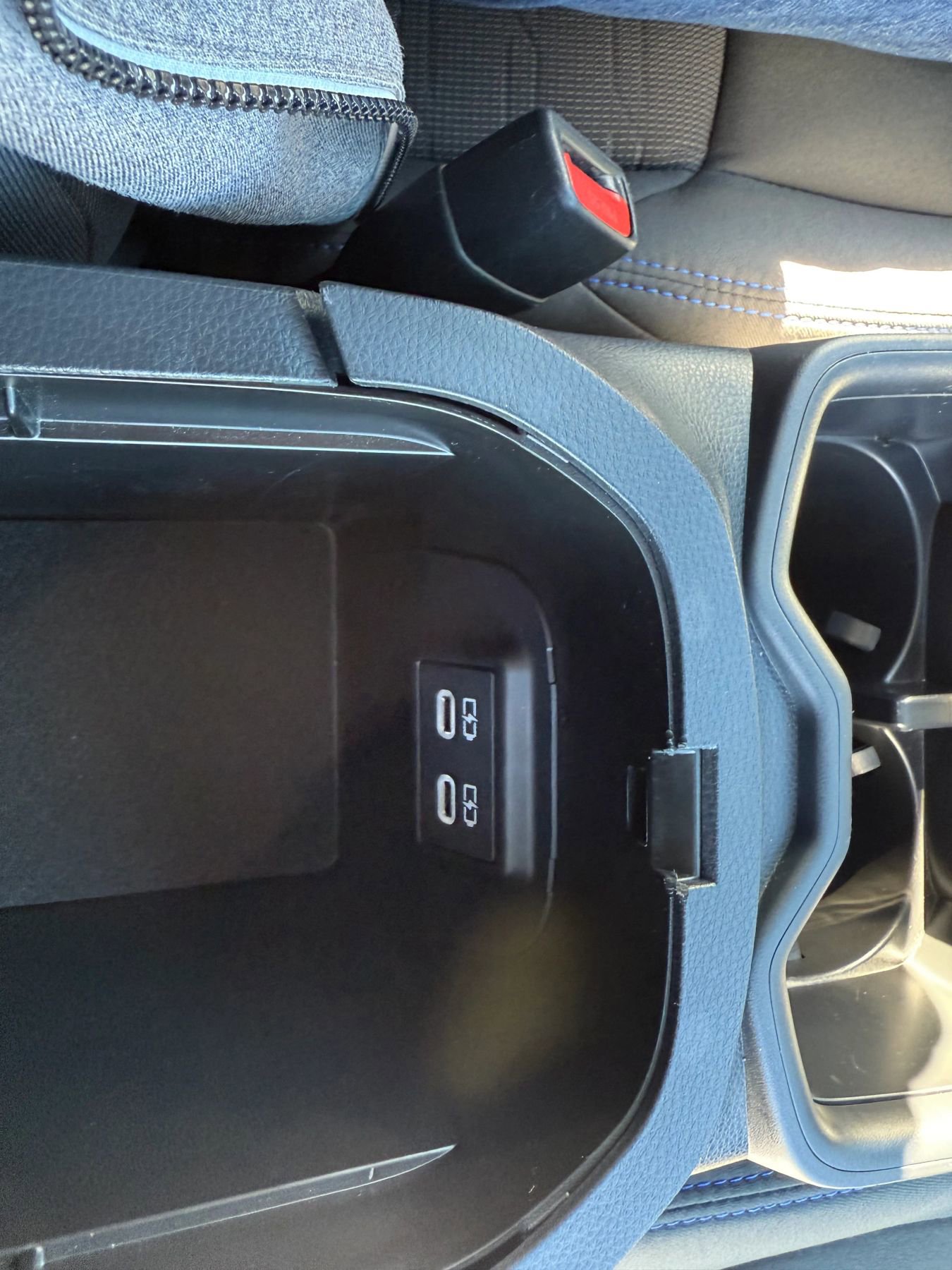 Used 2022 Toyota RAV4 SE w/ Convenience Package image 22