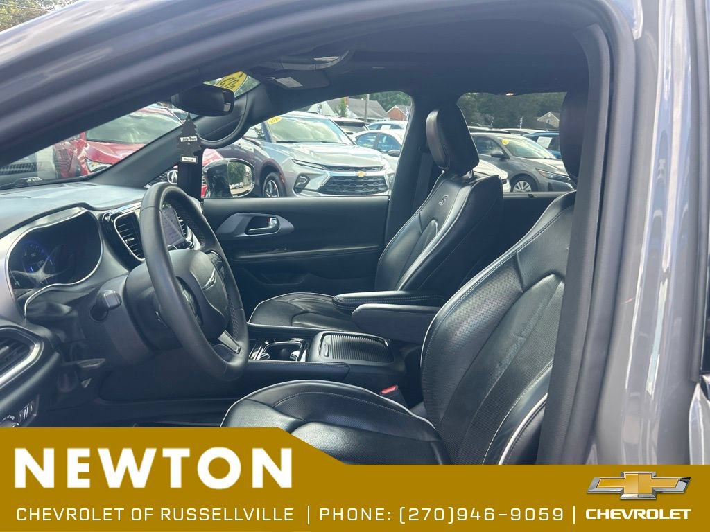 Used 2025 Chrysler Pacifica Limited FWD image 4