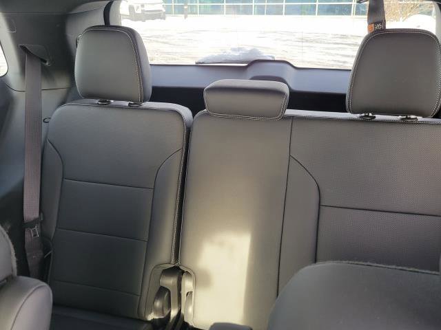 Used 2025 Chevrolet Traverse LT image 23