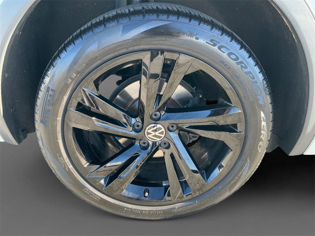 Used 2023 Volkswagen Tiguan SE R-Line image 10