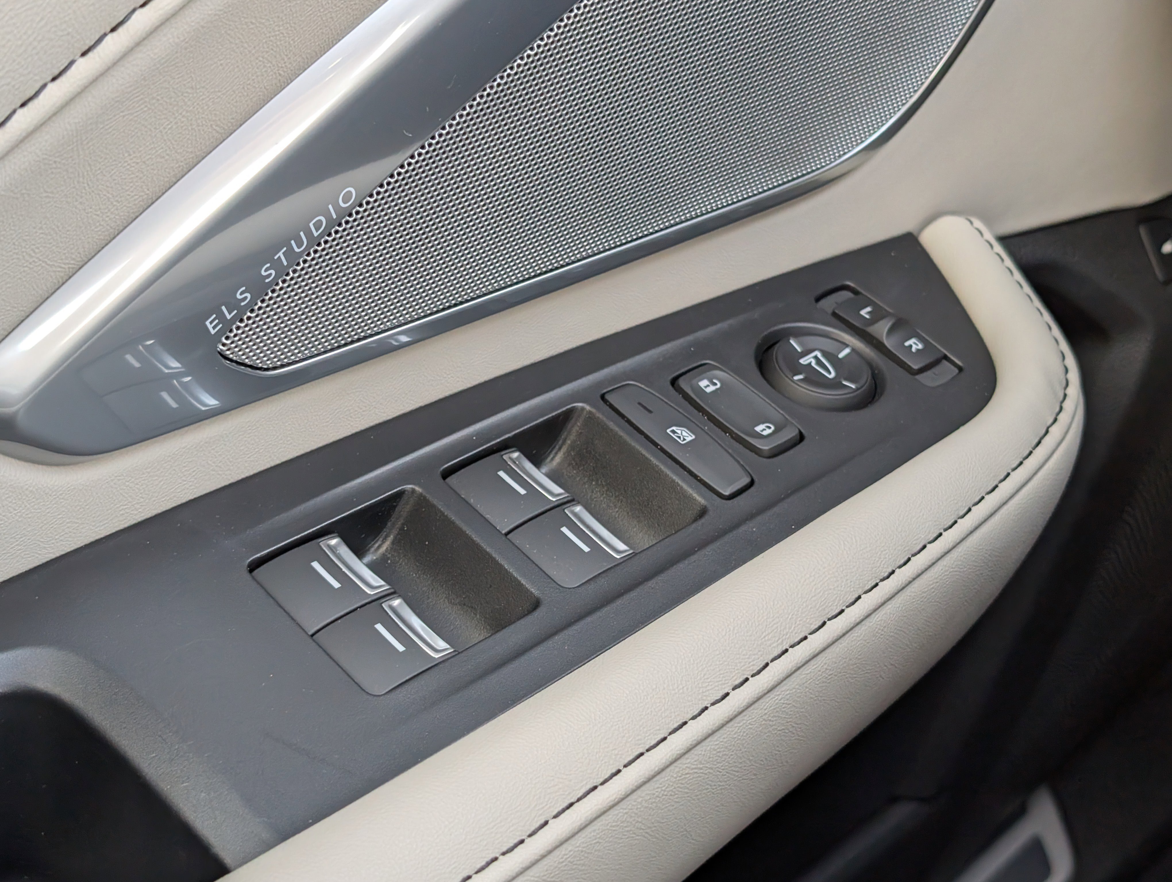 Certified 2025 Acura RDX SH-AWD w/ Technology Package image 23