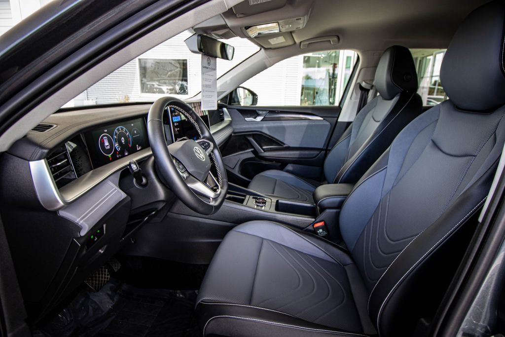 Certified 2025 Volkswagen Tiguan SE image 26