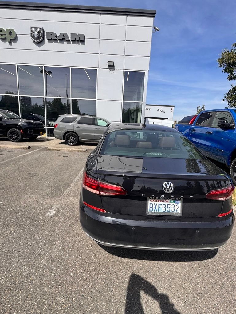 Used 2020 Volkswagen Passat 2.0T SEL FWD image 4