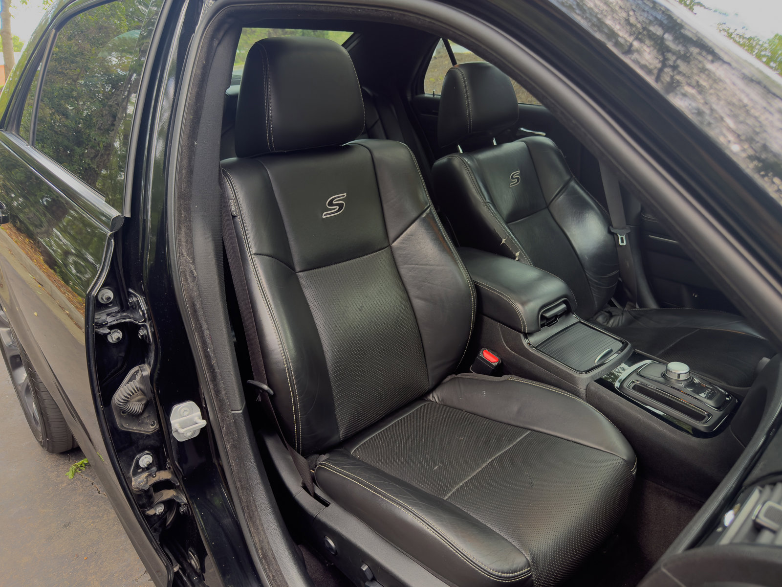 Used 2019 Chrysler 300 S w/ 300S Premium Group 2 RWD image 14
