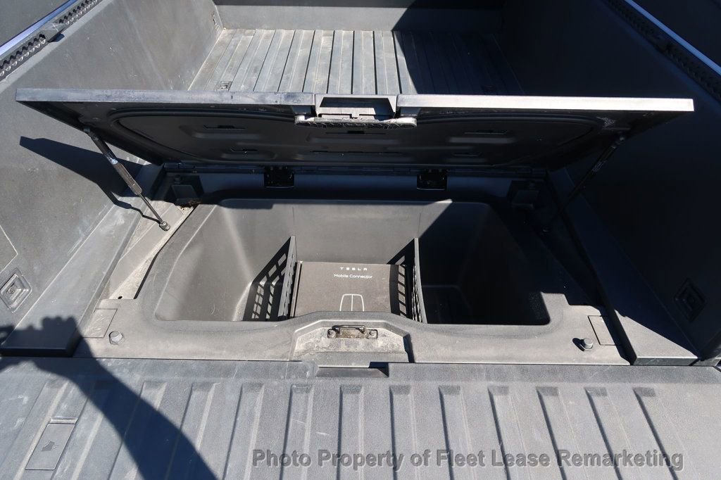Used 2024 Tesla Cybertruck AWD Crew Cab image 23