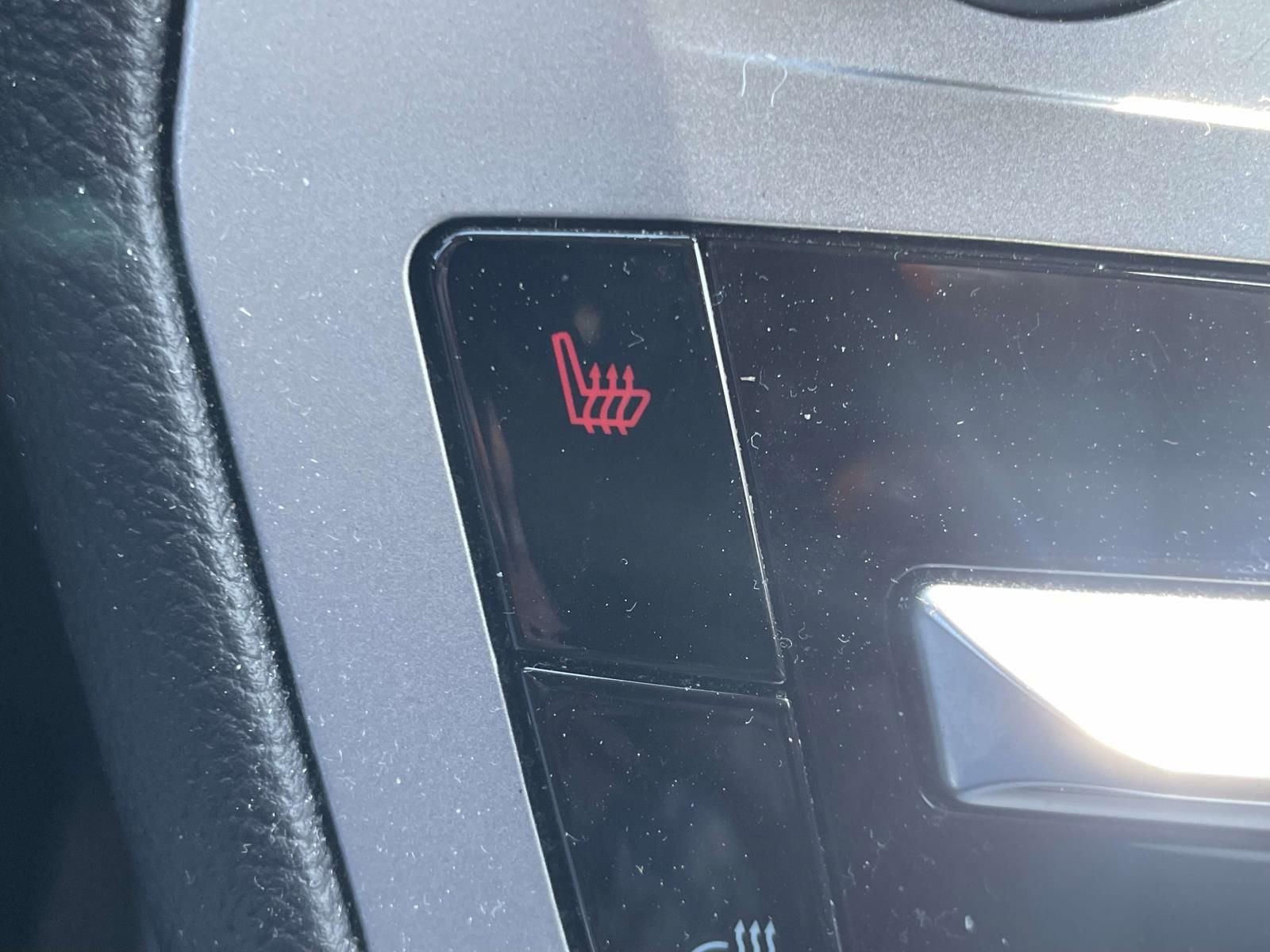 Certified 2022 Ford Explorer XLT w/ Equipment Group 202A image 22