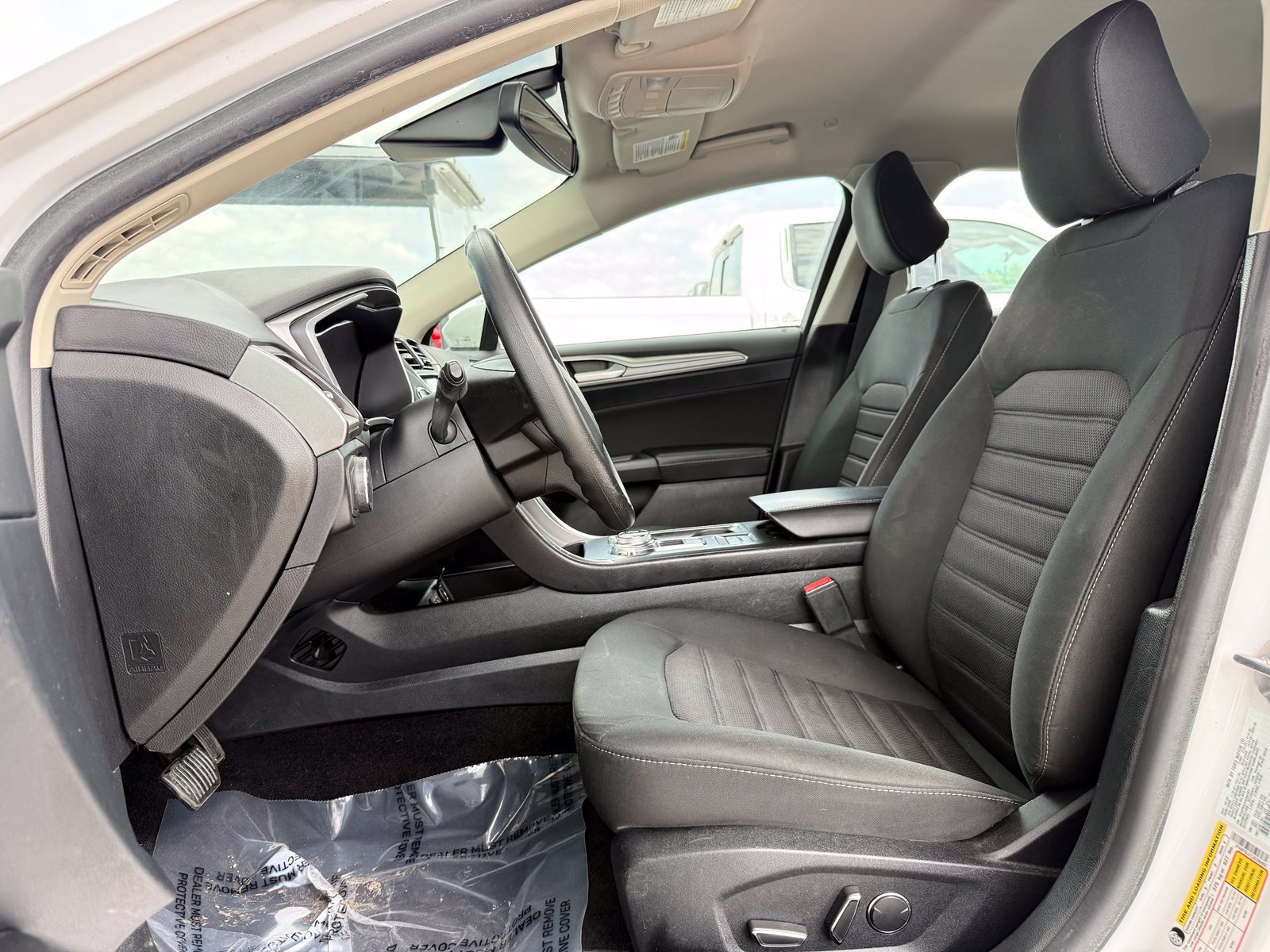Used 2020 Ford Fusion SE FWD image 11