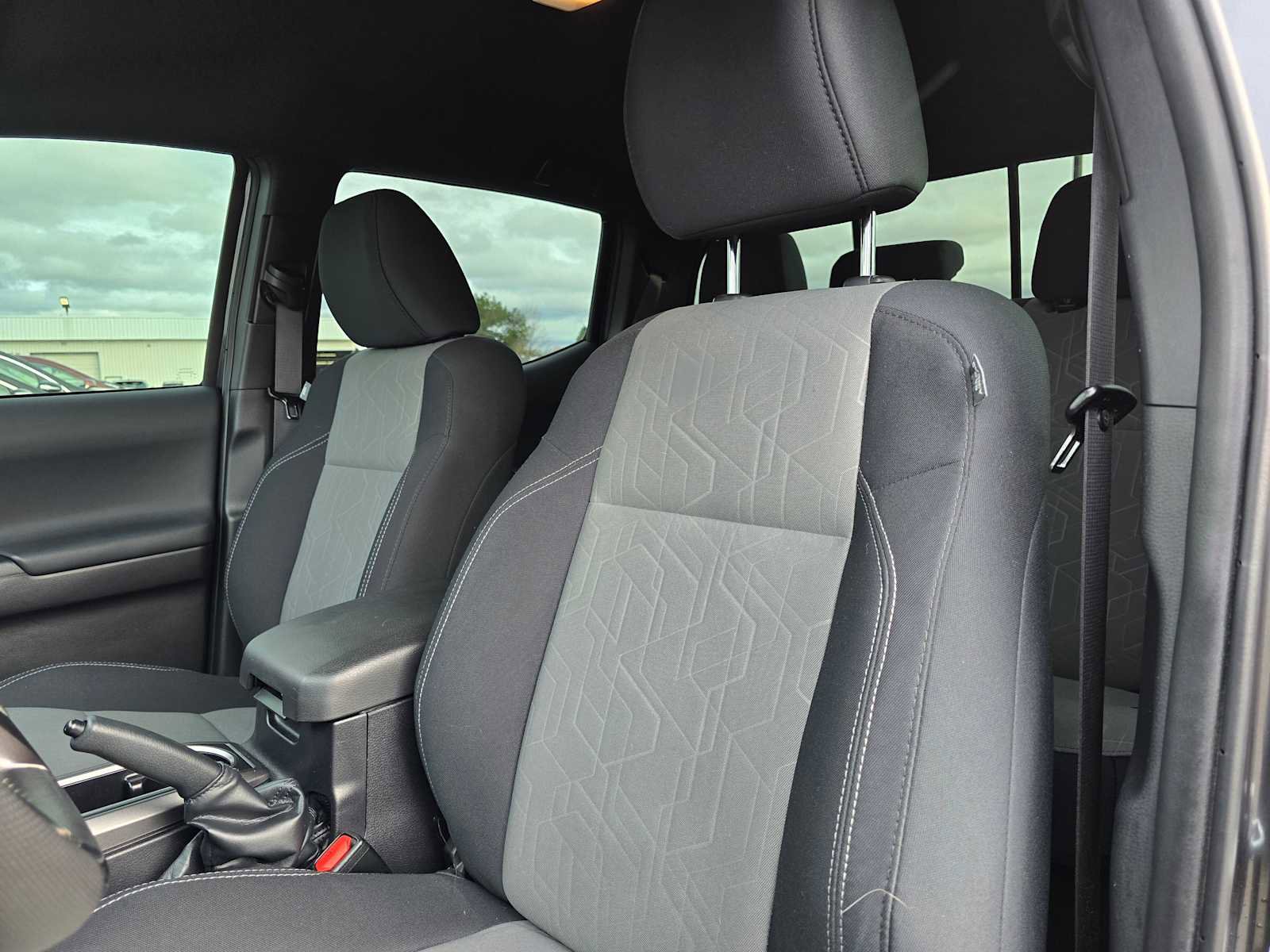 Used 2022 Toyota Tacoma TRD Off-Road image 24