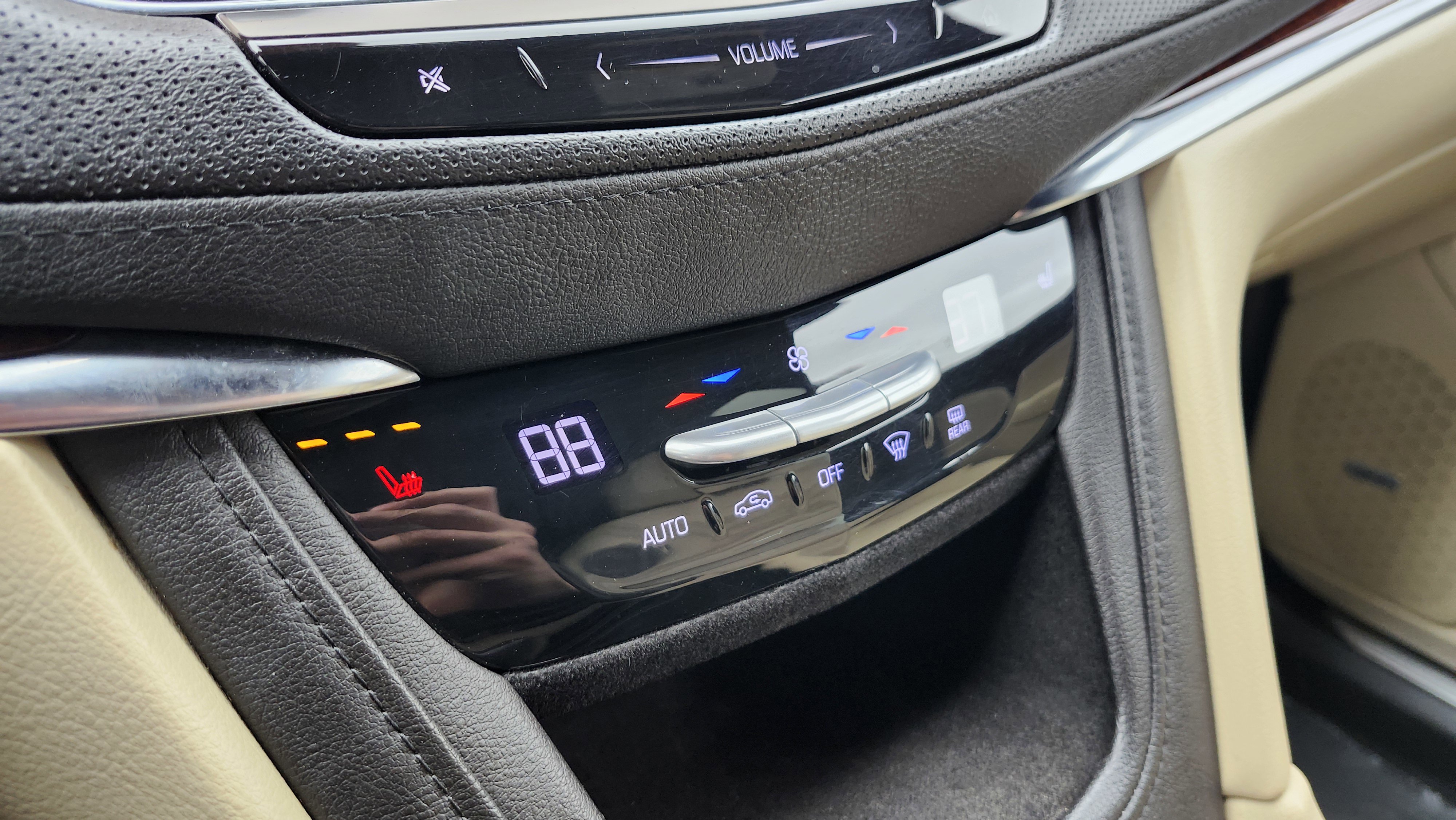 Used 2018 Cadillac XT5 Luxury w/ Driver Awareness Package image 33