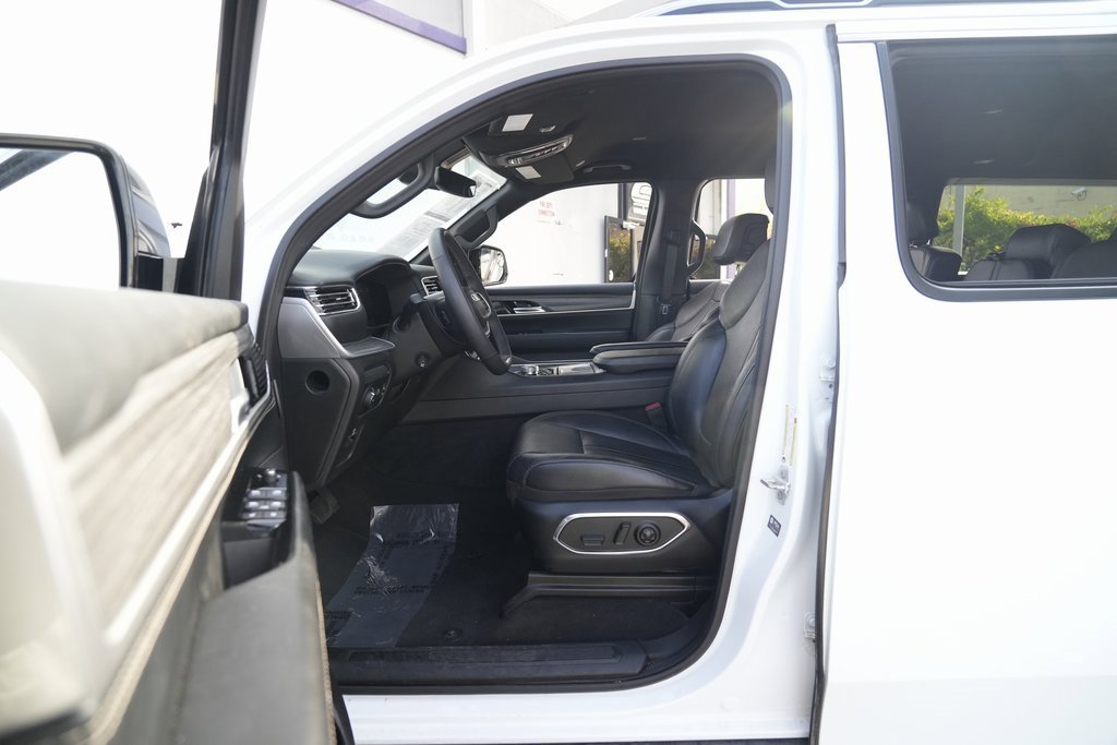 Used 2023 Jeep Wagoneer L Series II image 19