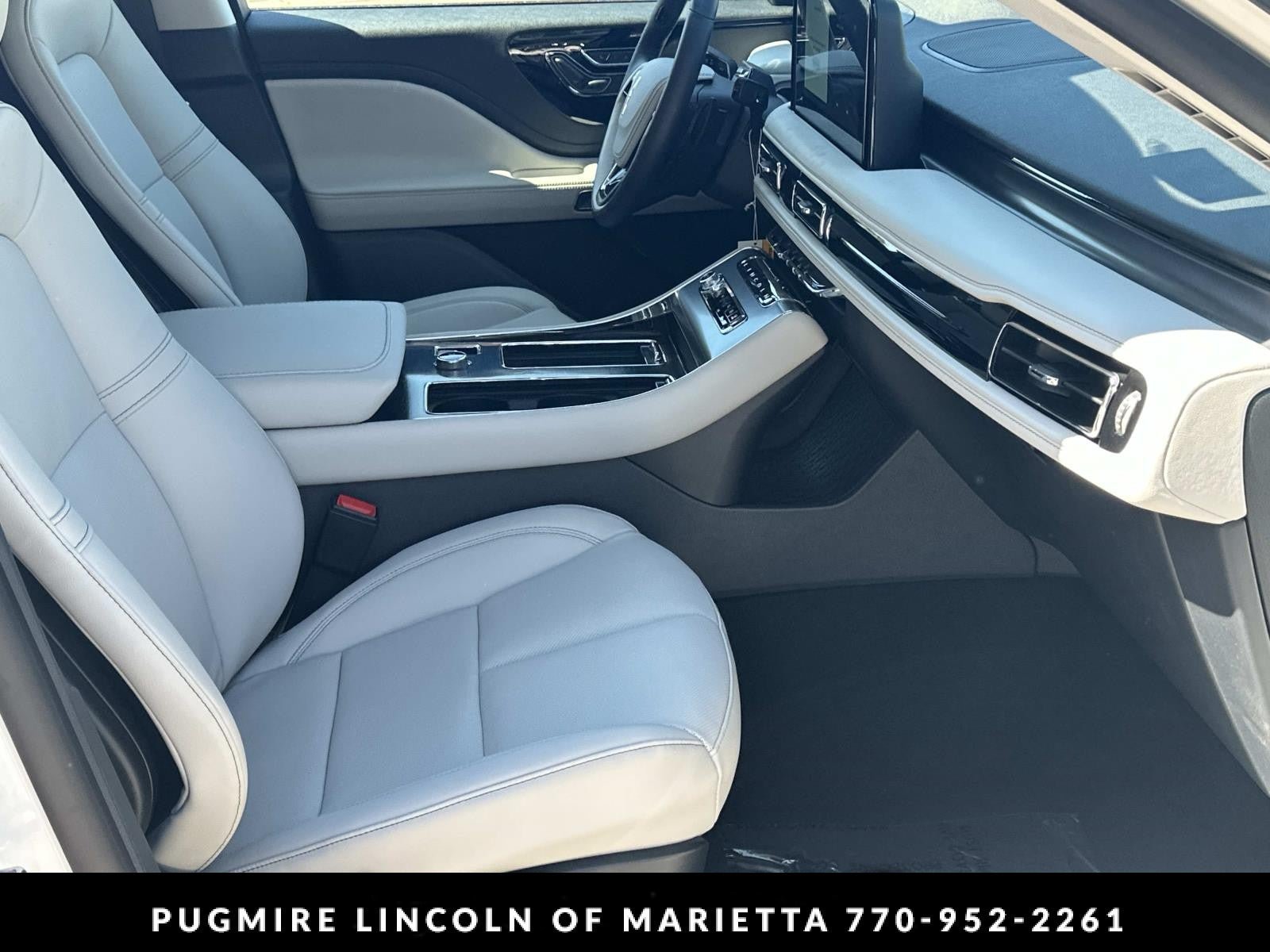 New 2026 Lincoln Aviator 2WD w/ Jet Appearance Package image 13