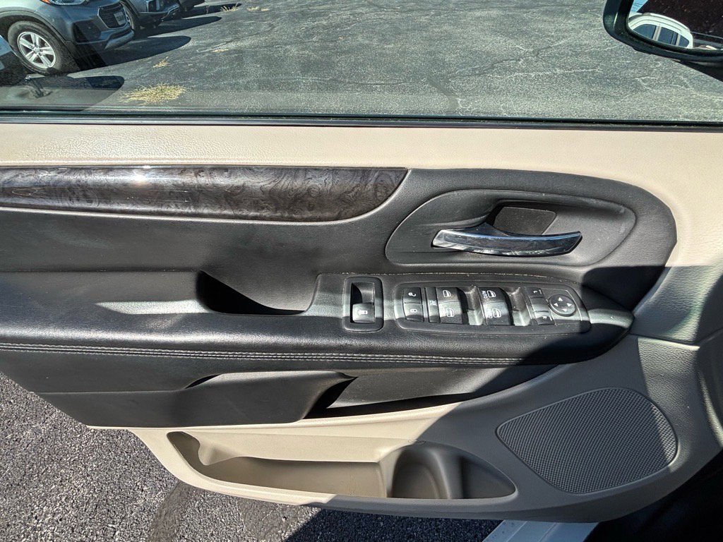 Used 2018 Dodge Grand Caravan SE image 37
