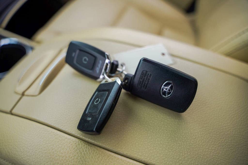 Used 2019 Toyota Highlander XLE w/ Carpet Mat Package (TMS) AWD/4WD image 25