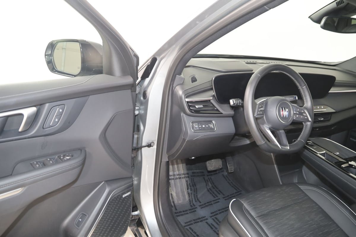 Used 2025 Buick Enclave Sport Touring FWD image 47