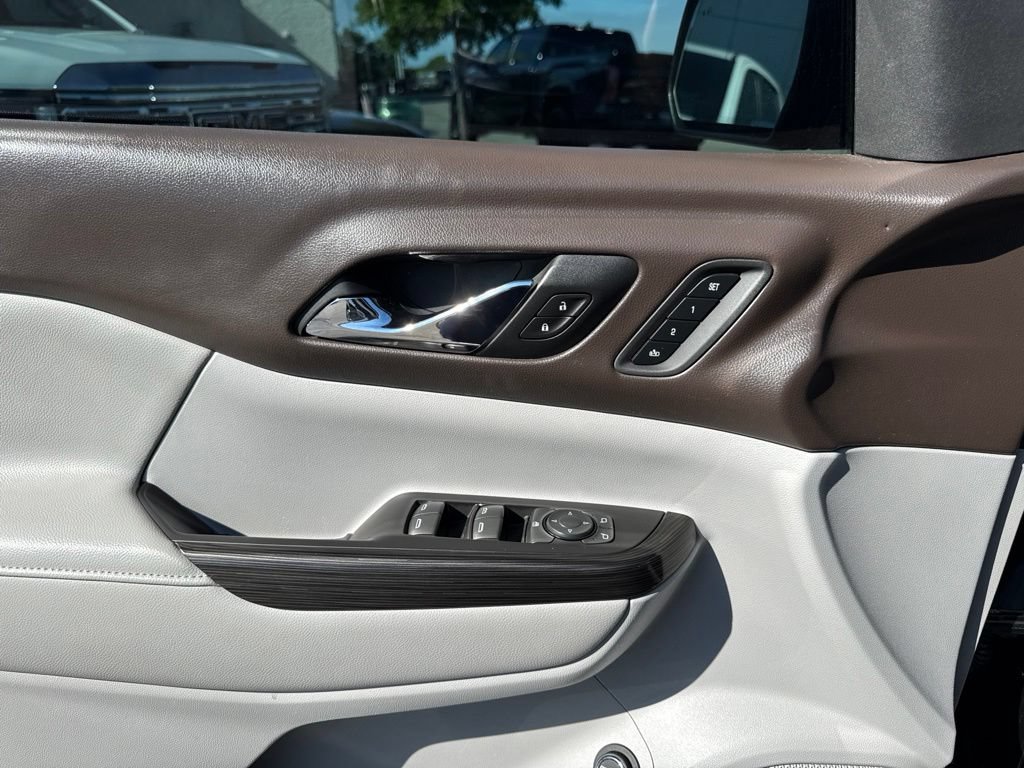 Used 2018 GMC Acadia SLT w/ LPO, Floor Liner Package FWD image 11