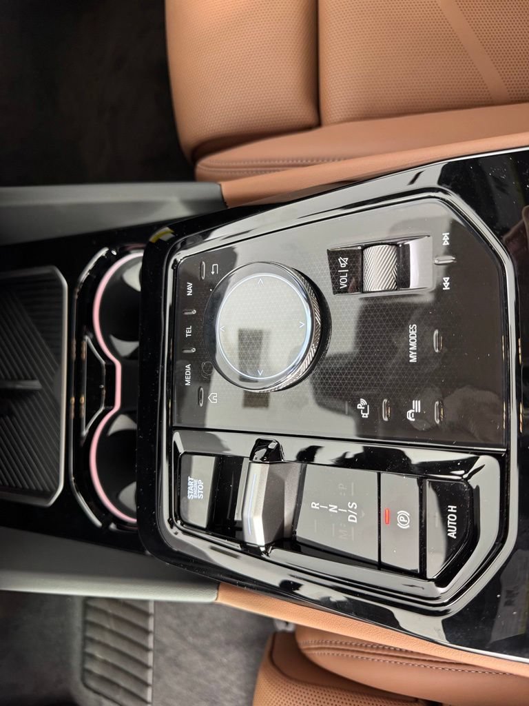 New 2027 BMW 550e xDrive AWD/4WD image 17