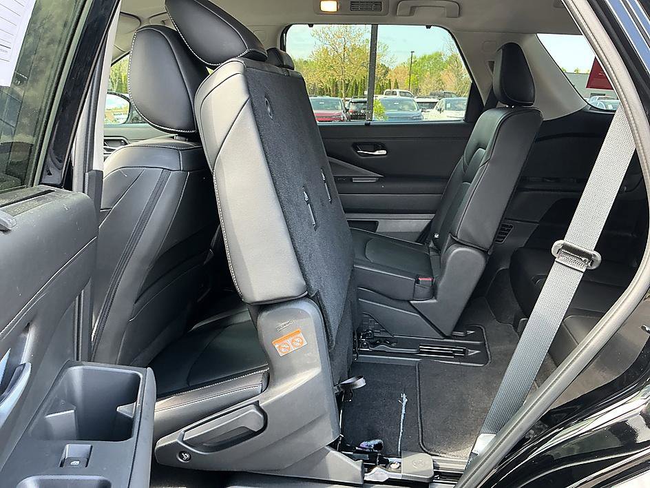 Certified 2025 Nissan Pathfinder SL image 26