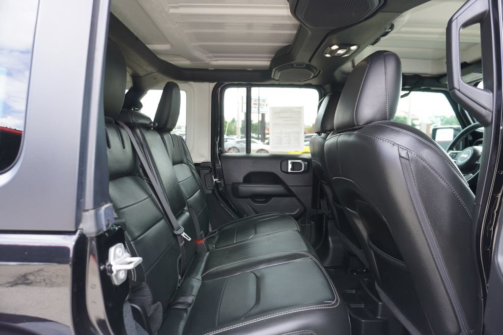 Used 2022 Jeep Wrangler Unlimited Sahara w/ Cold Weather Group AWD/4WD image 28