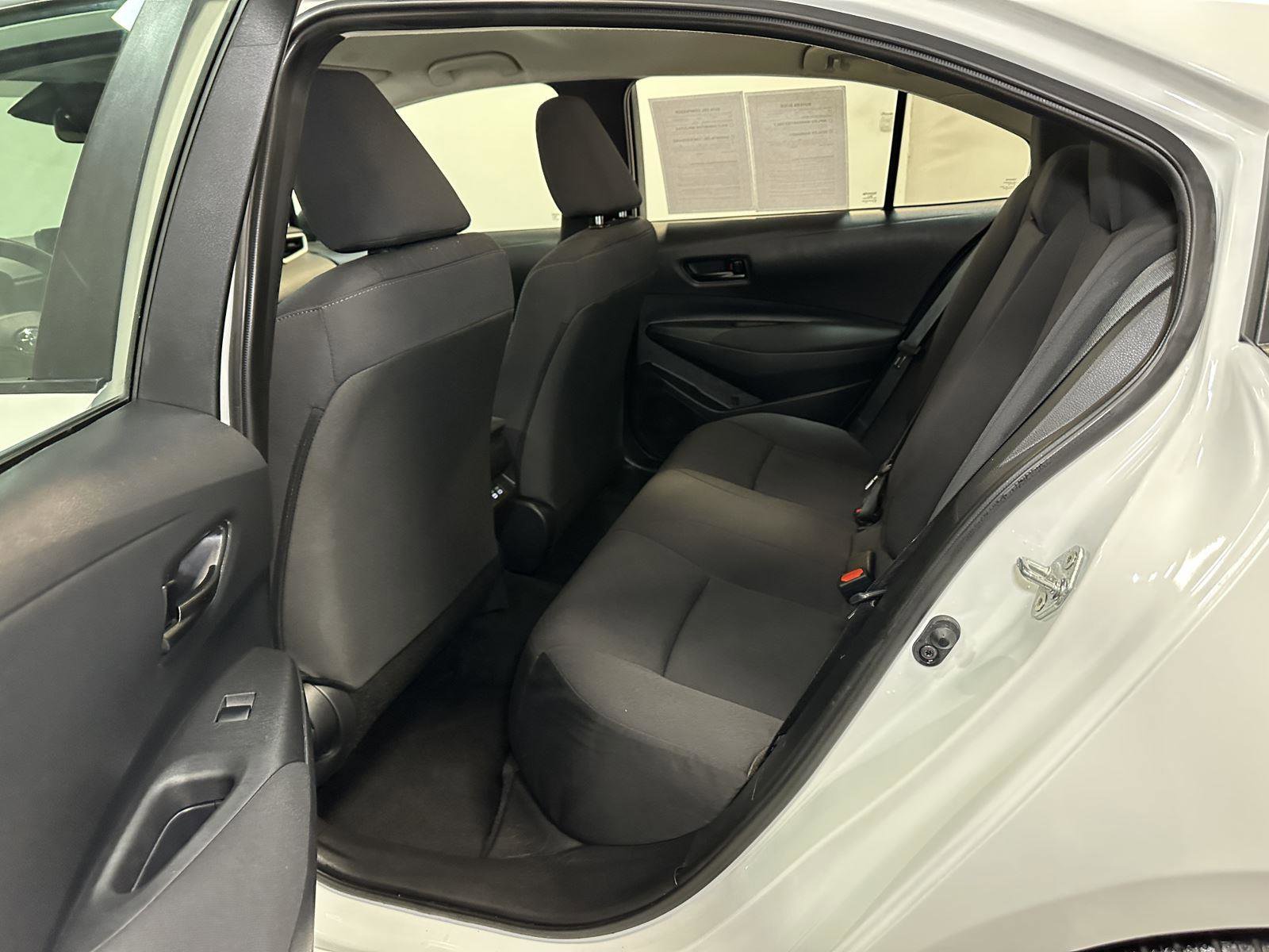 Used 2025 Toyota Corolla LE FWD image 31
