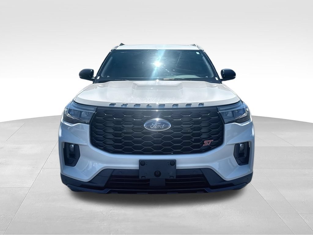 Used 2025 Ford Explorer ST AWD/4WD image 3
