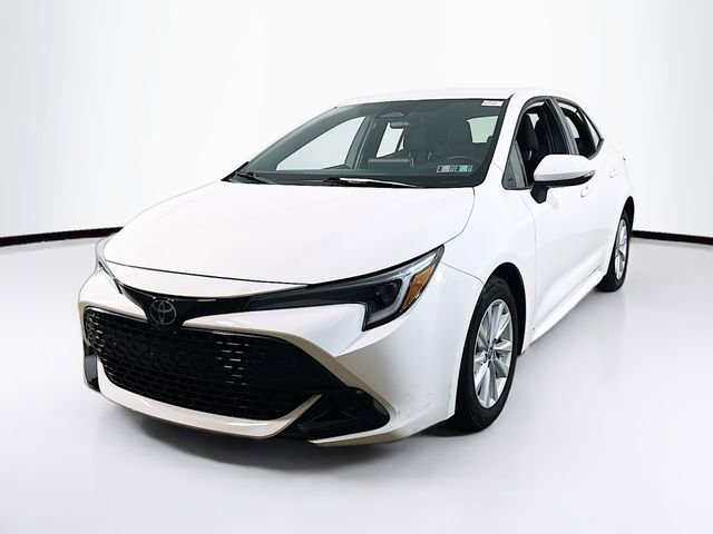 Used 2025 Toyota Corolla SE w/ SE Package image 3