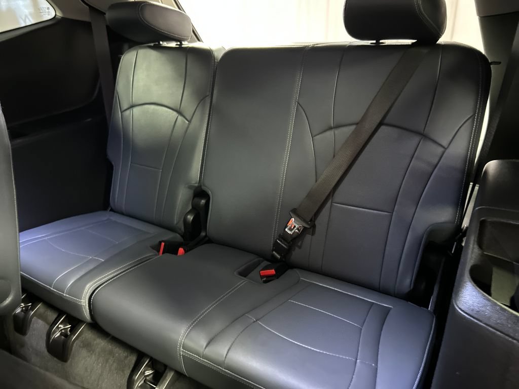 Used 2021 Buick Enclave Premium w/ Sun and Sites Package AWD/4WD image 25