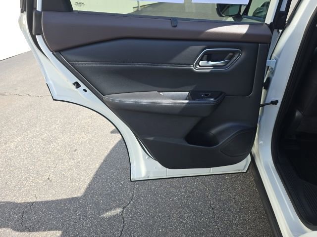 Used 2021 Nissan Rogue SL w/ Premium Package image 21