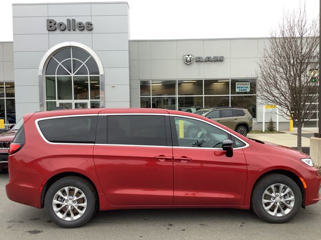 New 2026 Chrysler Pacifica Select video 1