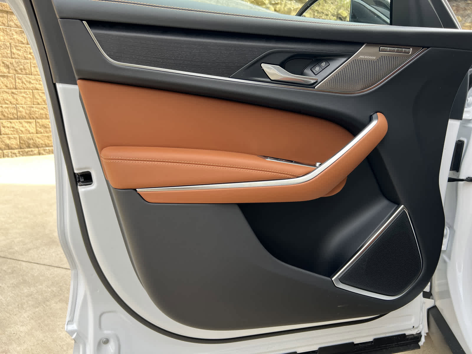 Used 2025 Jaguar F-PACE R-Dynamic S image 14