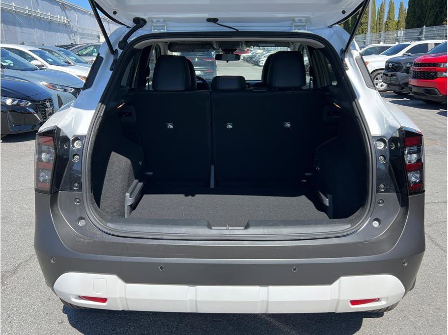 New 2025 Nissan Kicks SR FWD image 5