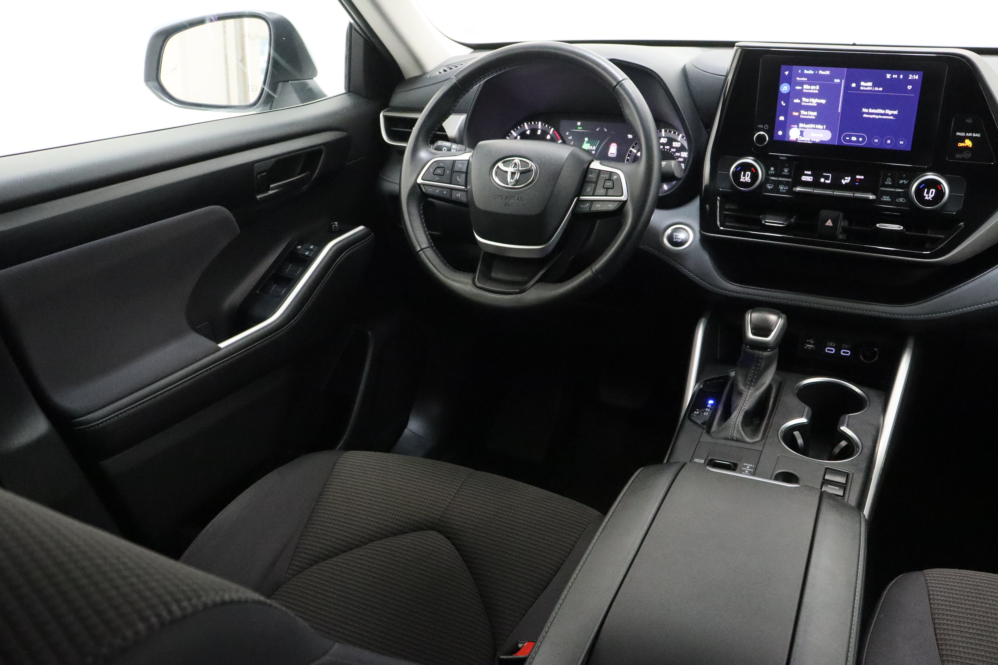 Certified 2025 Toyota Highlander LE FWD image 31