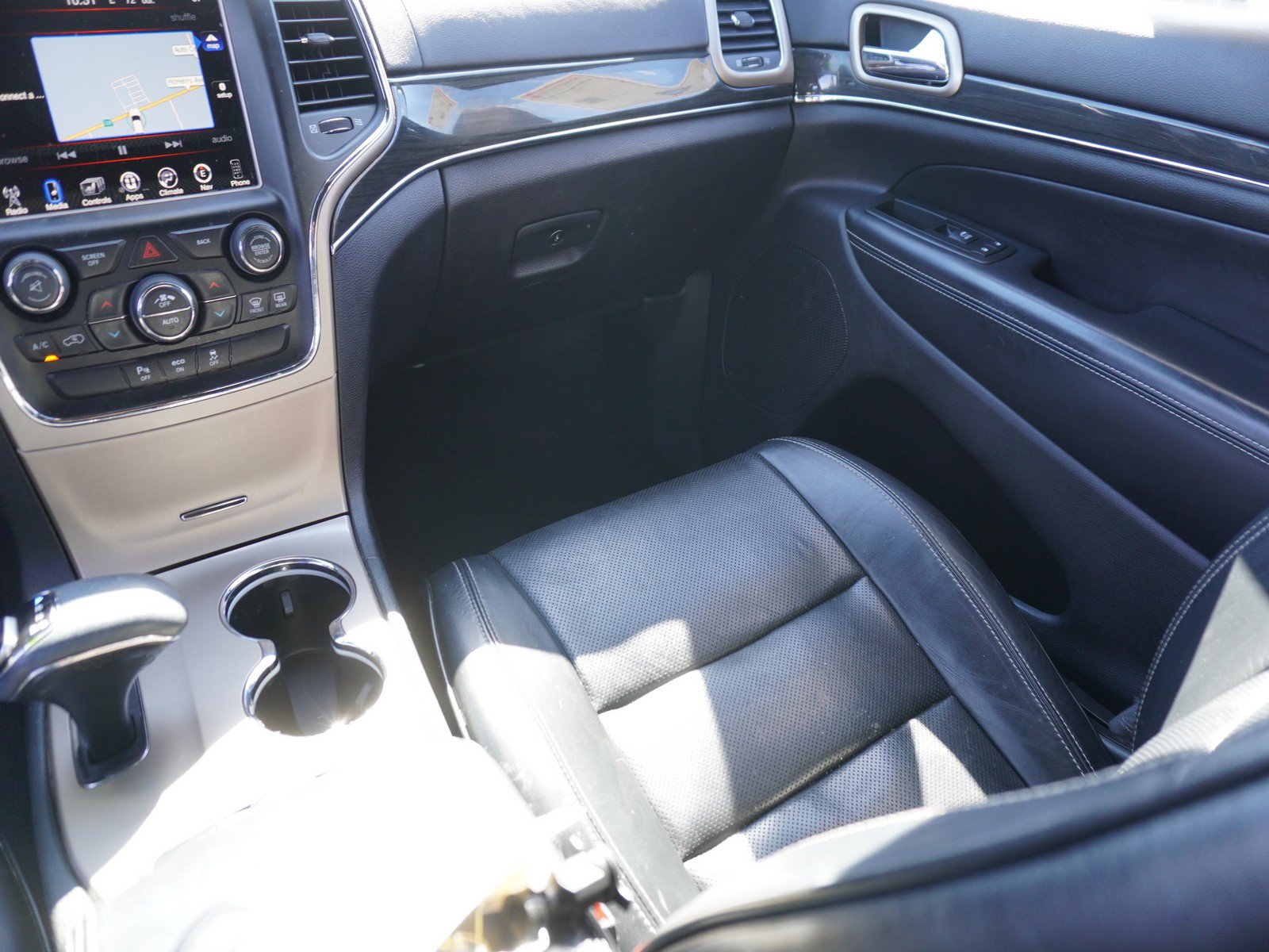 Used 2015 Jeep Grand Cherokee Overland image 19