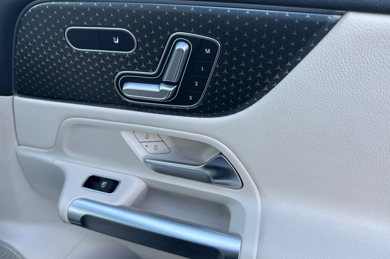 Certified 2025 Mercedes-Benz GLB 250 image 20