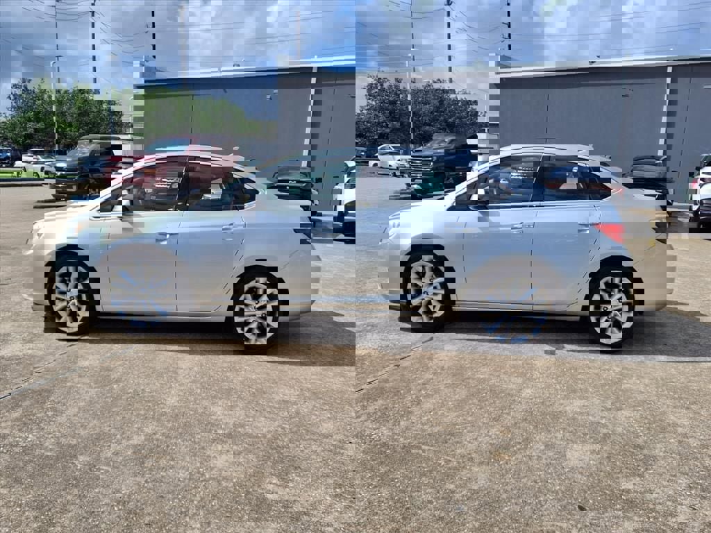 Used 2012 Buick Verano Leather FWD image 5