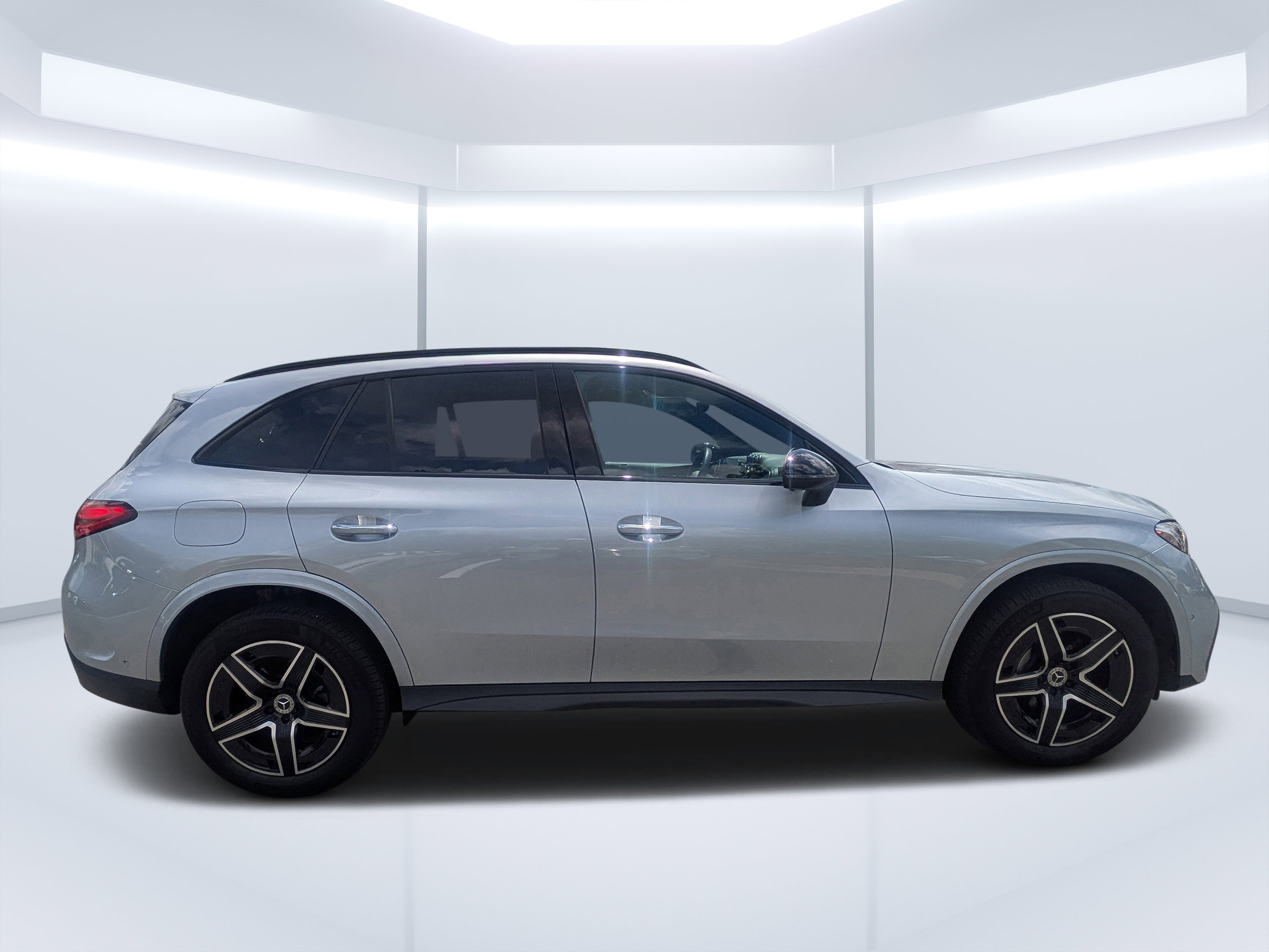 Certified 2025 Mercedes-Benz GLC 300 4MATIC image 2