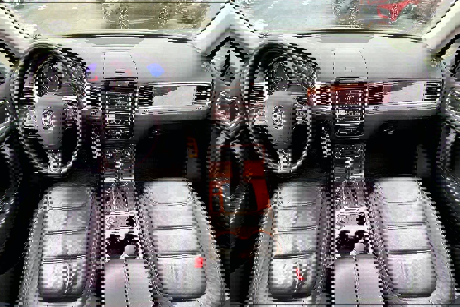 Used 2014 Volkswagen Touareg TDI image 16