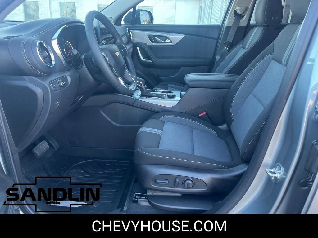New 2025 Chevrolet Blazer LT w/ Midnight/Sport Edition FWD image 9