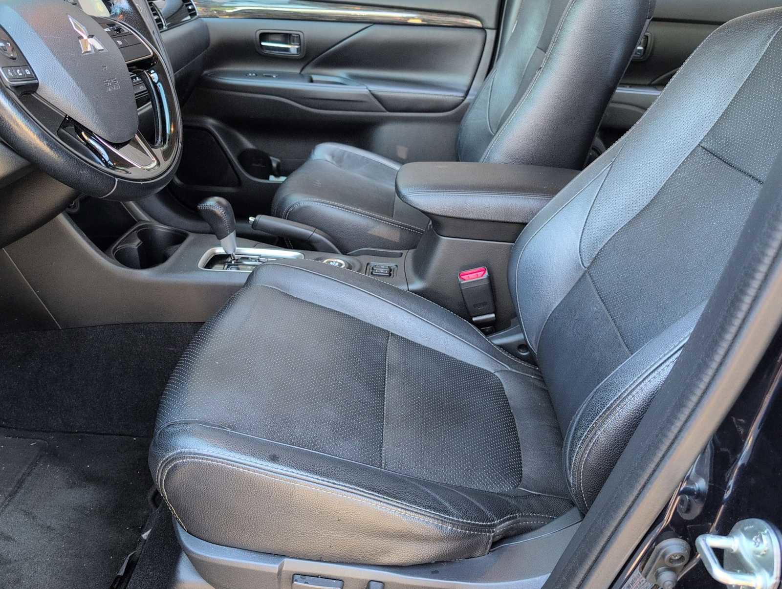 Used 2016 Mitsubishi Outlander SEL AWD/4WD image 16