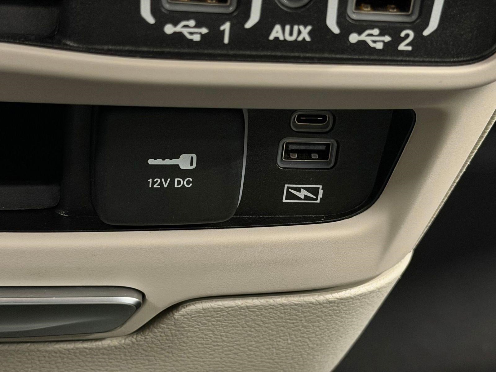 Used 2022 Chrysler Pacifica Touring-L image 28