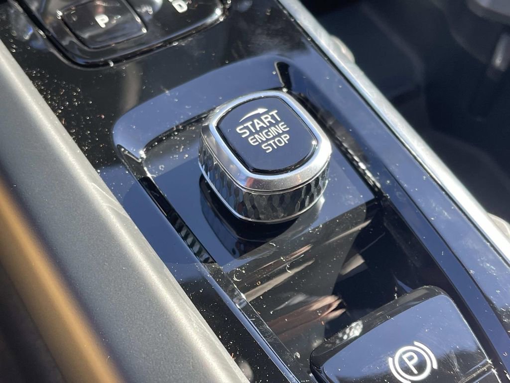 New 2026 Volvo XC60 B5 Plus w/ Climate Package image 31