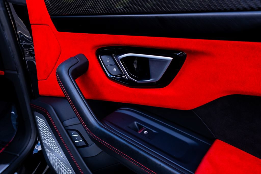 Used 2022 Lamborghini Urus AWD/4WD image 46