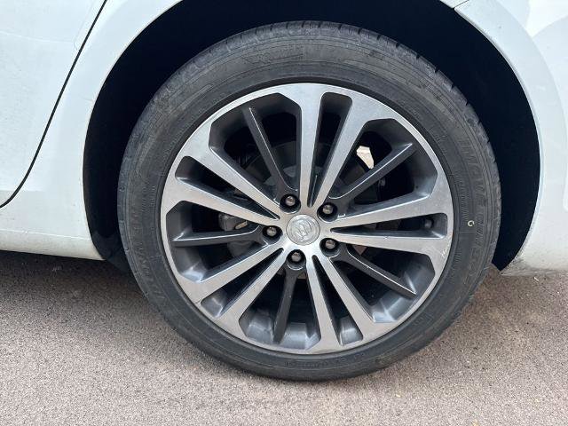 Used 2018 Buick Regal Essence w/ Driver Confidence Package #1 image 5