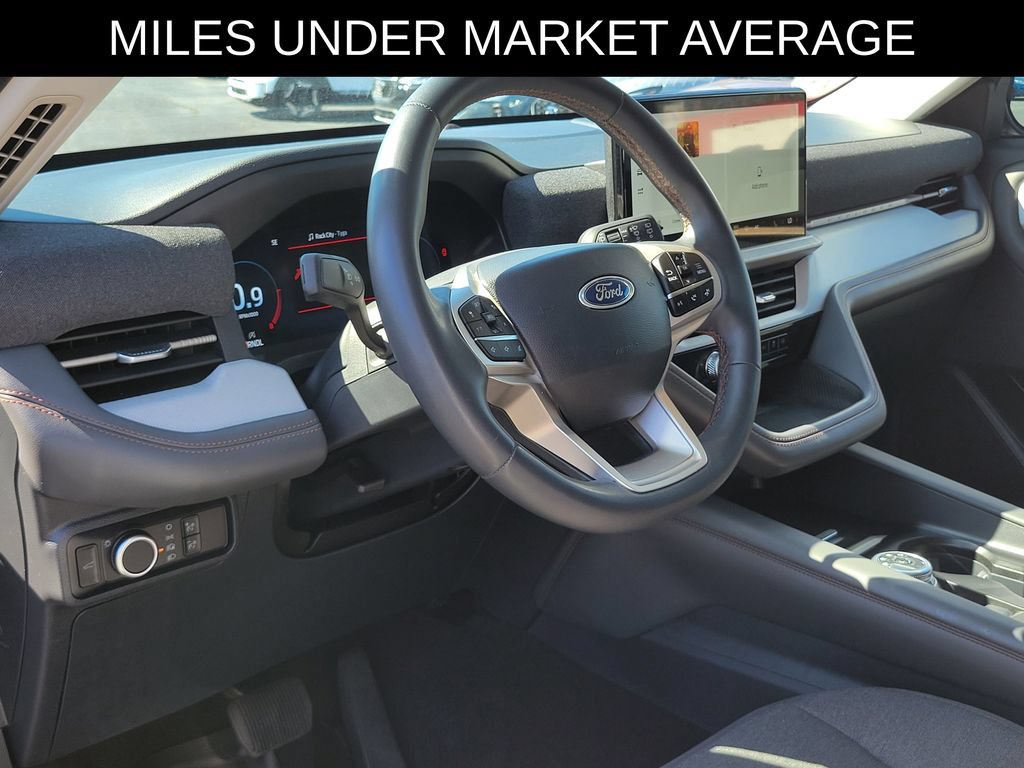 Used 2025 Ford Explorer Active AWD/4WD image 17